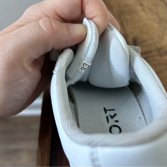 split sole white dance shoes, size 33 = girls 1.5, GUC - Picture 13 of 13